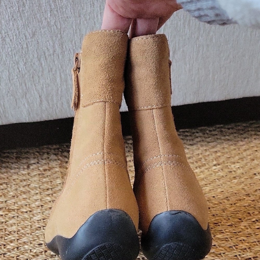 Lands' End Tan Suede Leather Ankle Booties With Double Zippers Size 7. - Picture 4 of 10